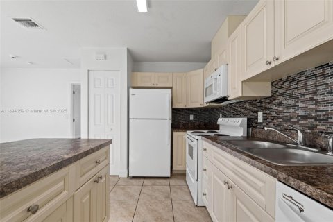 Снять в аренду таунхаус в Мирамар, Флорида 3 спальни, 118.54м2, № 1950193 - фото 11