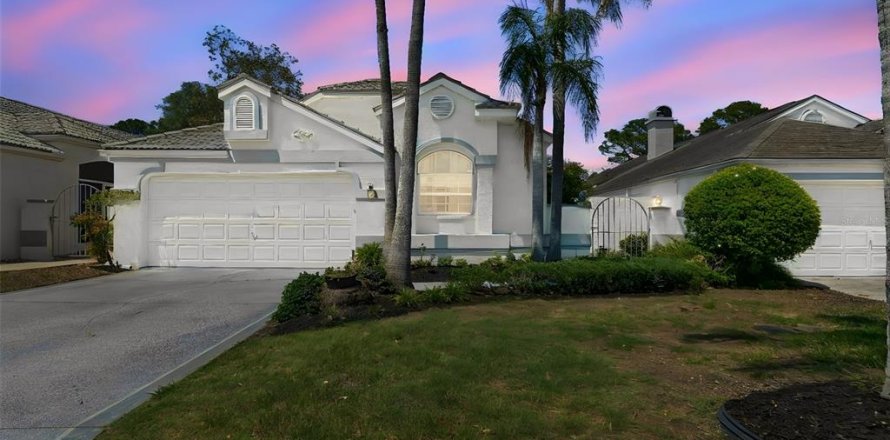 House in Spring Hill, Florida 3 bedrooms, 159.61 sq.m. № 2234391