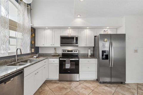 House in Spring Hill, Florida 3 bedrooms, 159.61 sq.m. № 2234391 - photo 6