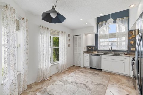 House in Spring Hill, Florida 3 bedrooms, 159.61 sq.m. № 2234391 - photo 9