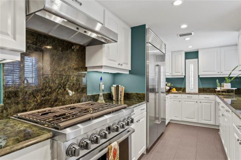 House in Saint Petersburg, Florida 3 bedrooms, 368.73 sq.m. № 1614666 - photo 4