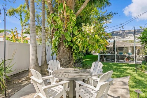Casa en venta en Saint Petersburg, Florida, 3 dormitorios, 368.73 m2 № 1614666 - foto 12