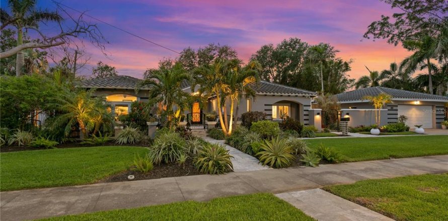Casa en Saint Petersburg, Florida 3 dormitorios, 368.73 m2 № 1614666