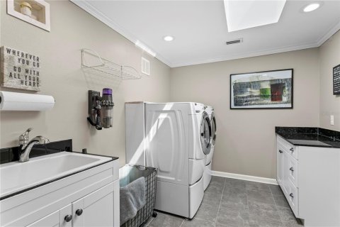 House in Saint Petersburg, Florida 3 bedrooms, 368.73 sq.m. № 1614666 - photo 27