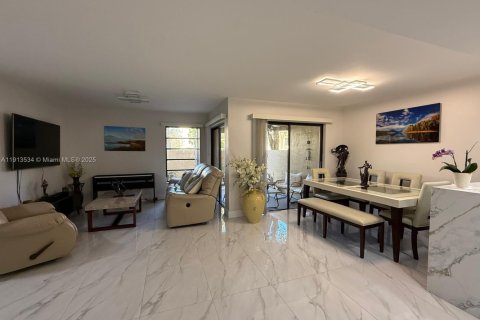 Copropriété à louer à Miami, Floride: 2 chambres, 96.62 m2 № 1971497 - photo 3