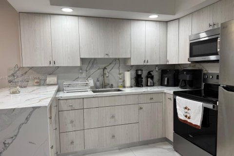 Copropriété à louer à Miami, Floride: 2 chambres, 96.62 m2 № 1971497 - photo 7