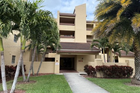 Copropriété à louer à Miami, Floride: 2 chambres, 96.62 m2 № 1971497 - photo 1