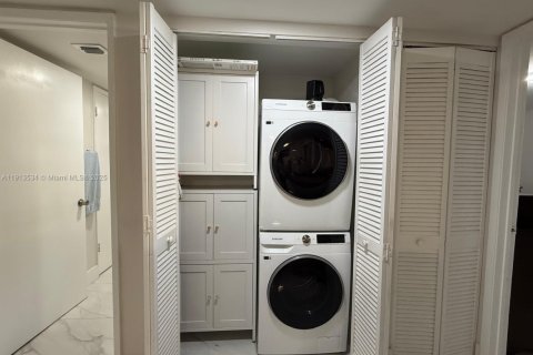 Copropriété à louer à Miami, Floride: 2 chambres, 96.62 m2 № 1971497 - photo 9