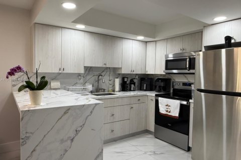 Copropriété à louer à Miami, Floride: 2 chambres, 96.62 m2 № 1971497 - photo 2