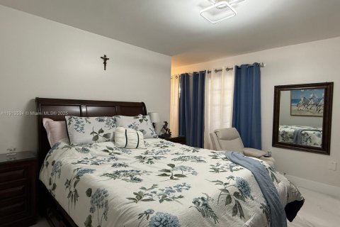 Copropriété à louer à Miami, Floride: 2 chambres, 96.62 m2 № 1971497 - photo 13