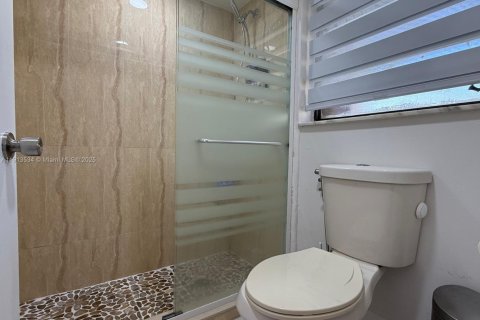 Copropriété à louer à Miami, Floride: 2 chambres, 96.62 m2 № 1971497 - photo 12