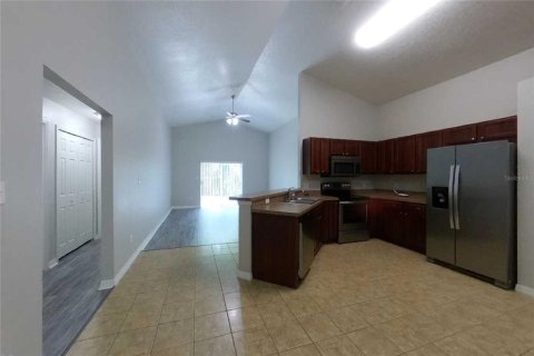 House in Groveland, Florida 3 bedrooms, 139.73 sq.m. № 2383442 - photo 5