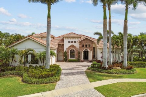 House in Apollo Beach, Florida 4 bedrooms, 380.43 sq.m. № 1677580 - photo 2