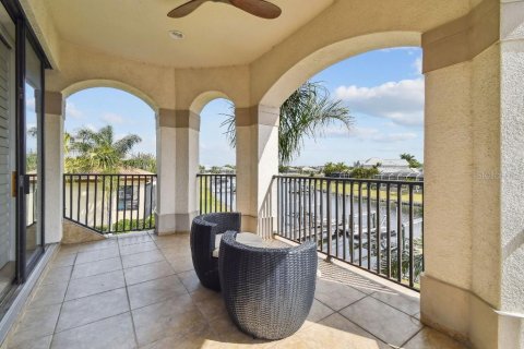 House in Apollo Beach, Florida 4 bedrooms, 380.43 sq.m. № 1677580 - photo 30