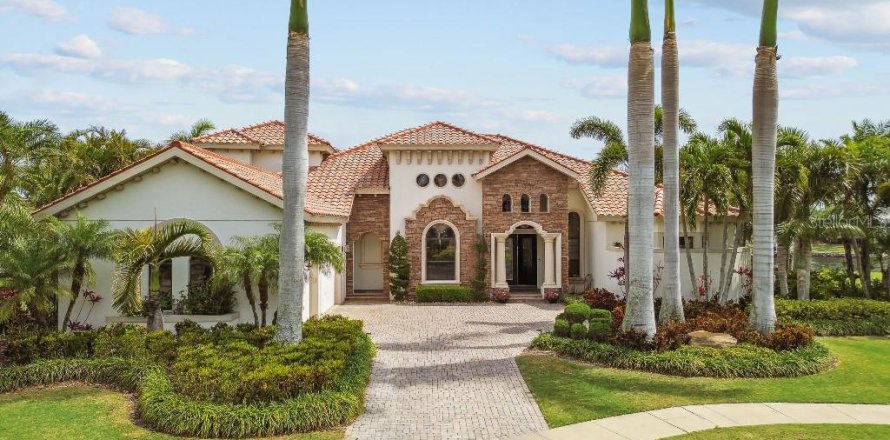 House in Apollo Beach, Florida 4 bedrooms, 380.43 sq.m. № 1677580