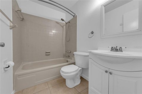 House in Tampa, Florida 3 bedrooms, 108.6 sq.m. № 2427547 - photo 19