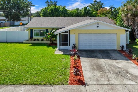 House in Tampa, Florida 3 bedrooms, 108.6 sq.m. № 2427547 - photo 30