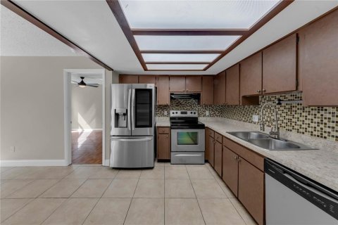House in Tampa, Florida 3 bedrooms, 108.6 sq.m. № 2427547 - photo 4