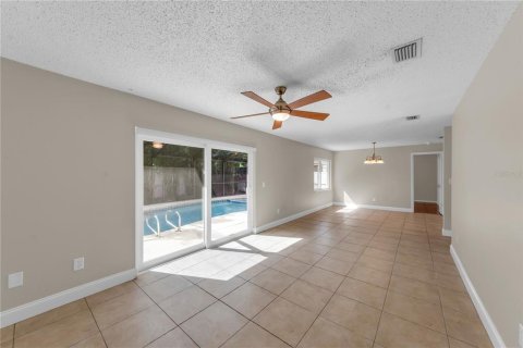 House in Tampa, Florida 3 bedrooms, 108.6 sq.m. № 2427547 - photo 12