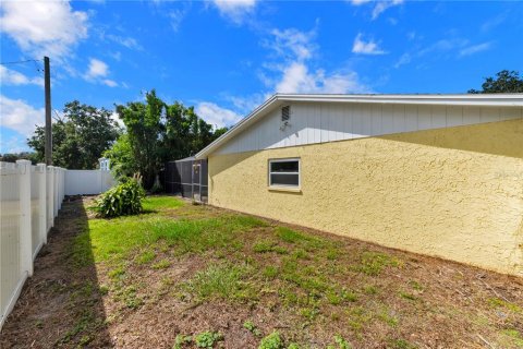 House in Tampa, Florida 3 bedrooms, 108.6 sq.m. № 2427547 - photo 25