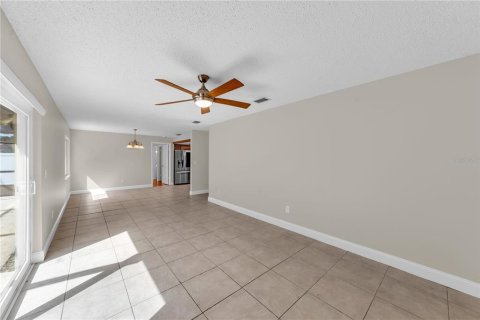 House in Tampa, Florida 3 bedrooms, 108.6 sq.m. № 2427547 - photo 11