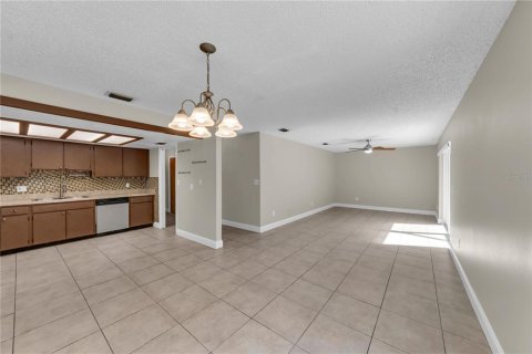 House in Tampa, Florida 3 bedrooms, 108.6 sq.m. № 2427547 - photo 8