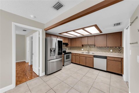 House in Tampa, Florida 3 bedrooms, 108.6 sq.m. № 2427547 - photo 5