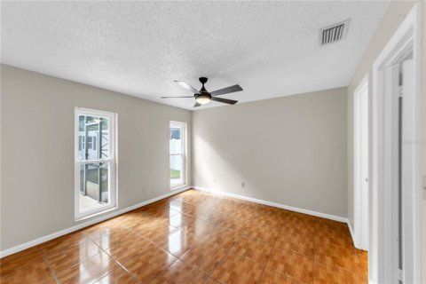 House in Tampa, Florida 3 bedrooms, 108.6 sq.m. № 2427547 - photo 13