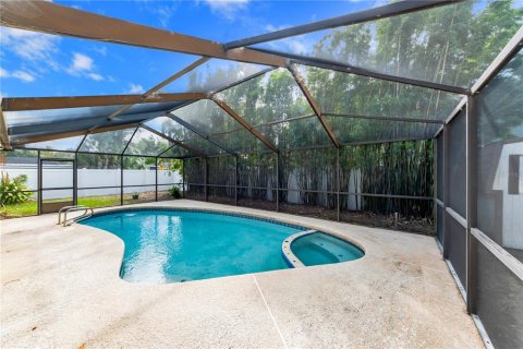 House in Tampa, Florida 3 bedrooms, 108.6 sq.m. № 2427547 - photo 21