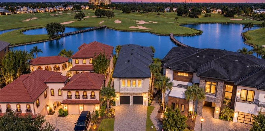 Villa ou maison à Four Corners, Floride 8 chambres, 387.87 m2 № 2430996