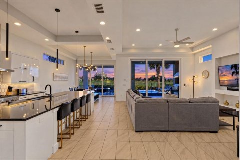 Villa ou maison à vendre à Four Corners, Floride: 8 chambres, 387.87 m2 № 2430996 - photo 3
