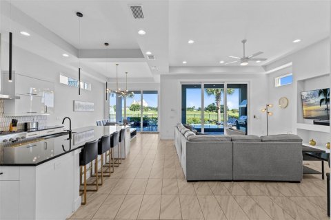 Villa ou maison à vendre à Four Corners, Floride: 8 chambres, 387.87 m2 № 2430996 - photo 11