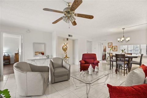 Condo in Altamonte Springs, Florida, 2 bedrooms  № 2386230 - photo 8