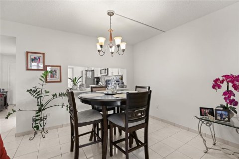 Condo in Altamonte Springs, Florida, 2 bedrooms  № 2386230 - photo 10