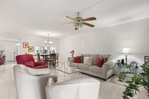 Condo in Altamonte Springs, Florida, 2 bedrooms  № 2386230 - photo 9