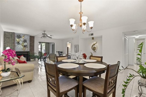 Condo in Altamonte Springs, Florida, 2 bedrooms  № 2386230 - photo 11