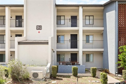 Condo in Altamonte Springs, Florida, 2 bedrooms  № 2386230 - photo 2
