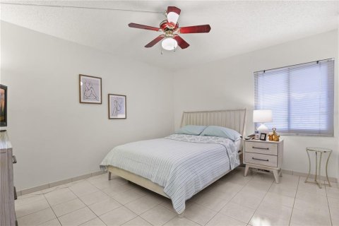 Condo in Altamonte Springs, Florida, 2 bedrooms  № 2386230 - photo 16