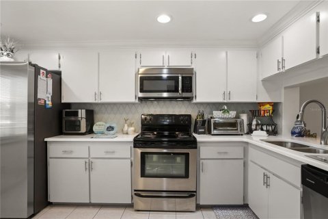 Condo in Altamonte Springs, Florida, 2 bedrooms  № 2386230 - photo 14