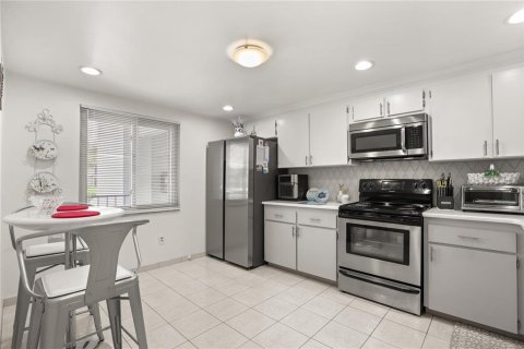 Condo in Altamonte Springs, Florida, 2 bedrooms  № 2386230 - photo 12