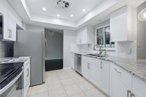 House in Sarasota, Florida 3 bedrooms, 185.71 sq.m. № 2342048 - photo 24