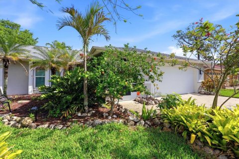 House in Sarasota, Florida 3 bedrooms, 185.71 sq.m. № 2342048 - photo 9