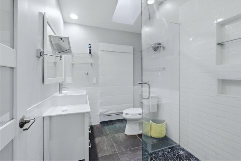 House in Sarasota, Florida 3 bedrooms, 185.71 sq.m. № 2342048 - photo 28