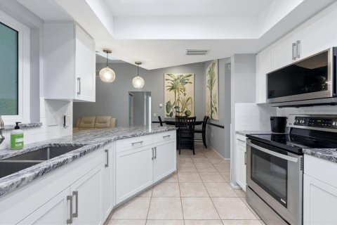 House in Sarasota, Florida 3 bedrooms, 185.71 sq.m. № 2342048 - photo 25