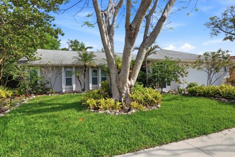 House in Sarasota, Florida 3 bedrooms, 185.71 sq.m. № 2342048 - photo 8