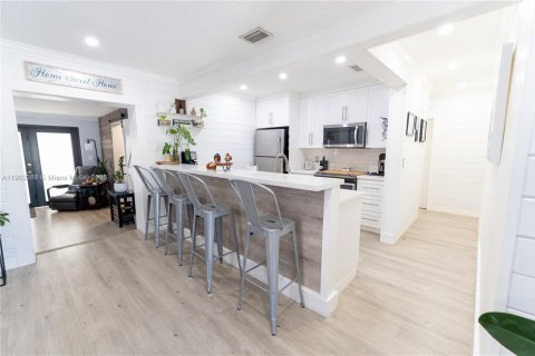 Casa en venta en Miami, Florida, 3 dormitorios, 121.33 m2 № 1953594 - foto 12