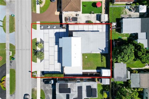 Casa en venta en Miami, Florida, 3 dormitorios, 121.33 m2 № 1953594 - foto 4