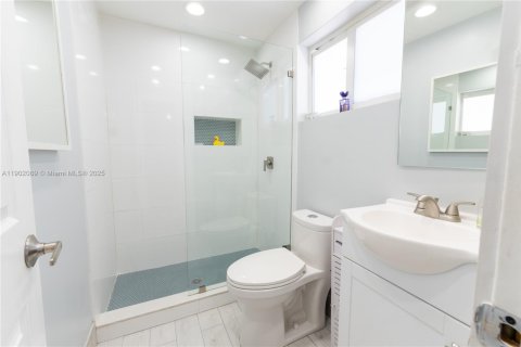 Casa en venta en Miami, Florida, 3 dormitorios, 121.33 m2 № 1953594 - foto 22