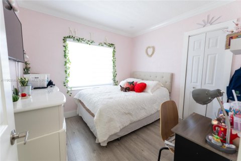 Casa en venta en Miami, Florida, 3 dormitorios, 121.33 m2 № 1953594 - foto 16