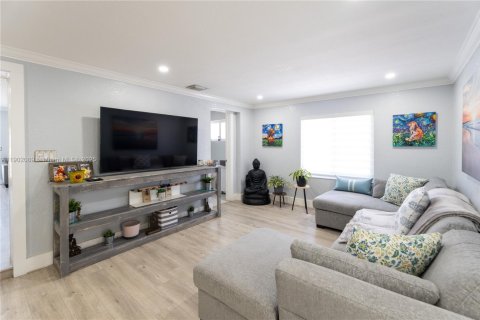 Casa en venta en Miami, Florida, 3 dormitorios, 121.33 m2 № 1953594 - foto 21